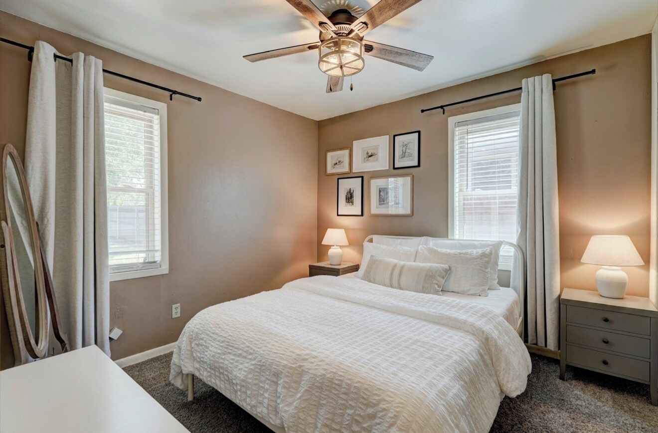 3 bedrooms, iron/ironing board, internet, bed sheets