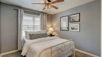 Iron/ironing board, internet, bed sheets