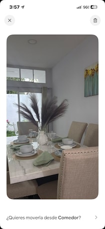 Dining. Beautiful and elegant house in Arizona urbanization, near Metrocentro, Walmart, etc.