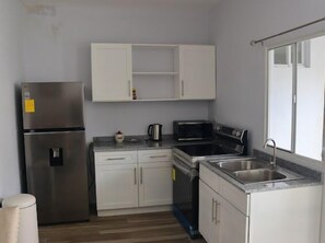 Fridge, microwave, oven, coffee/tea maker