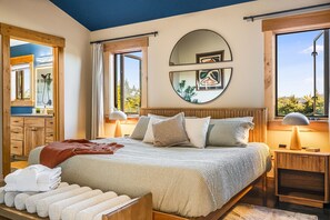 2 bedrooms, desk, iron/ironing board, travel crib - 360Mtn Views, OutdoorTheatre, Hottub, Sauna, GmRm (Asheville)