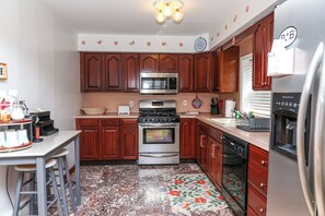 ميكروويف، فرن، موقد طهي مسطح، غسالة أطباق