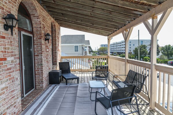 المنطقة المحيطة بالمنشأة