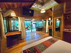 1 soverom, skrivebord, wi-fi (inkludert) og sengetøy