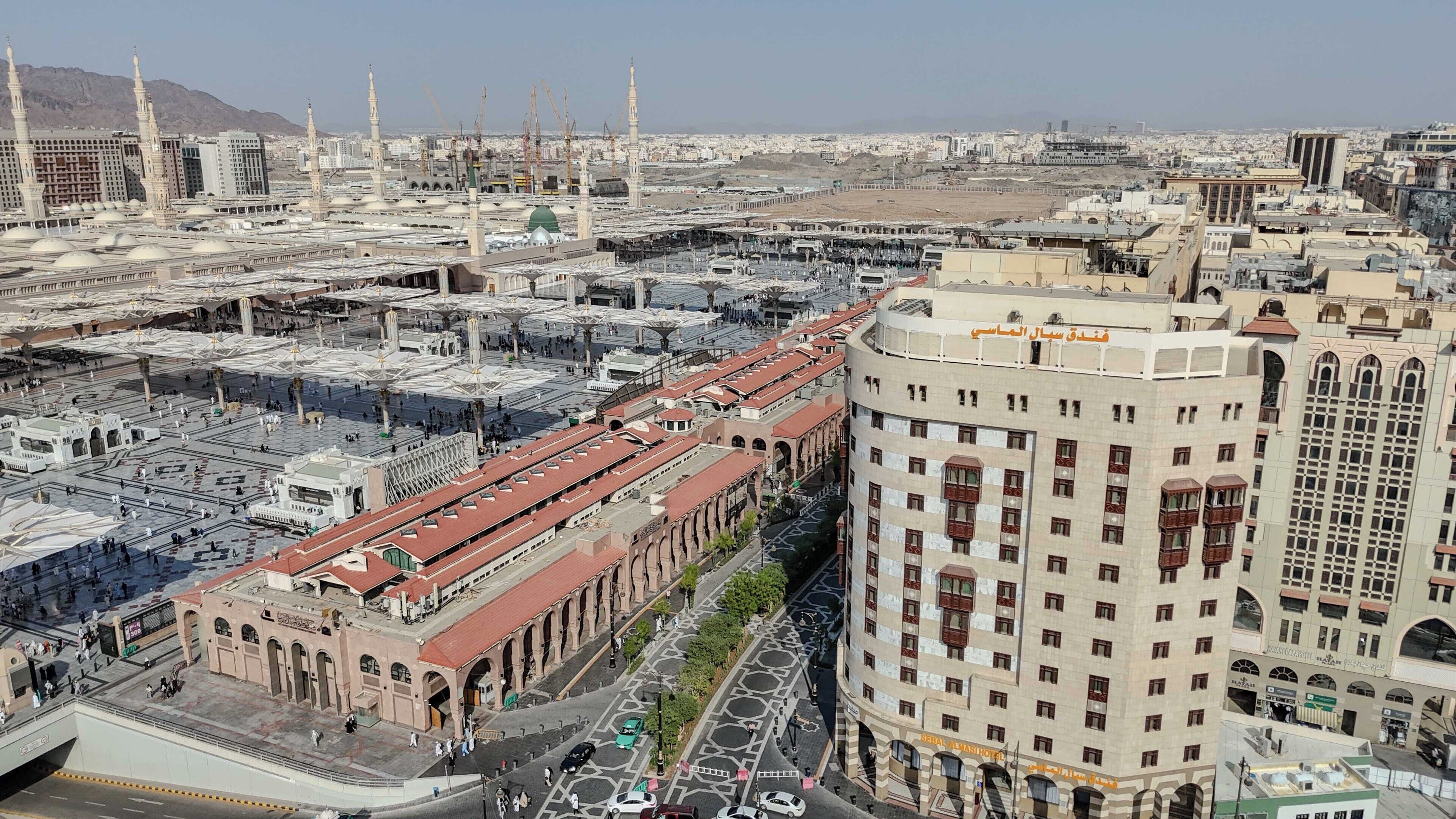 A hotel with a central courtyard, multiple floors, and a prominent entrance.