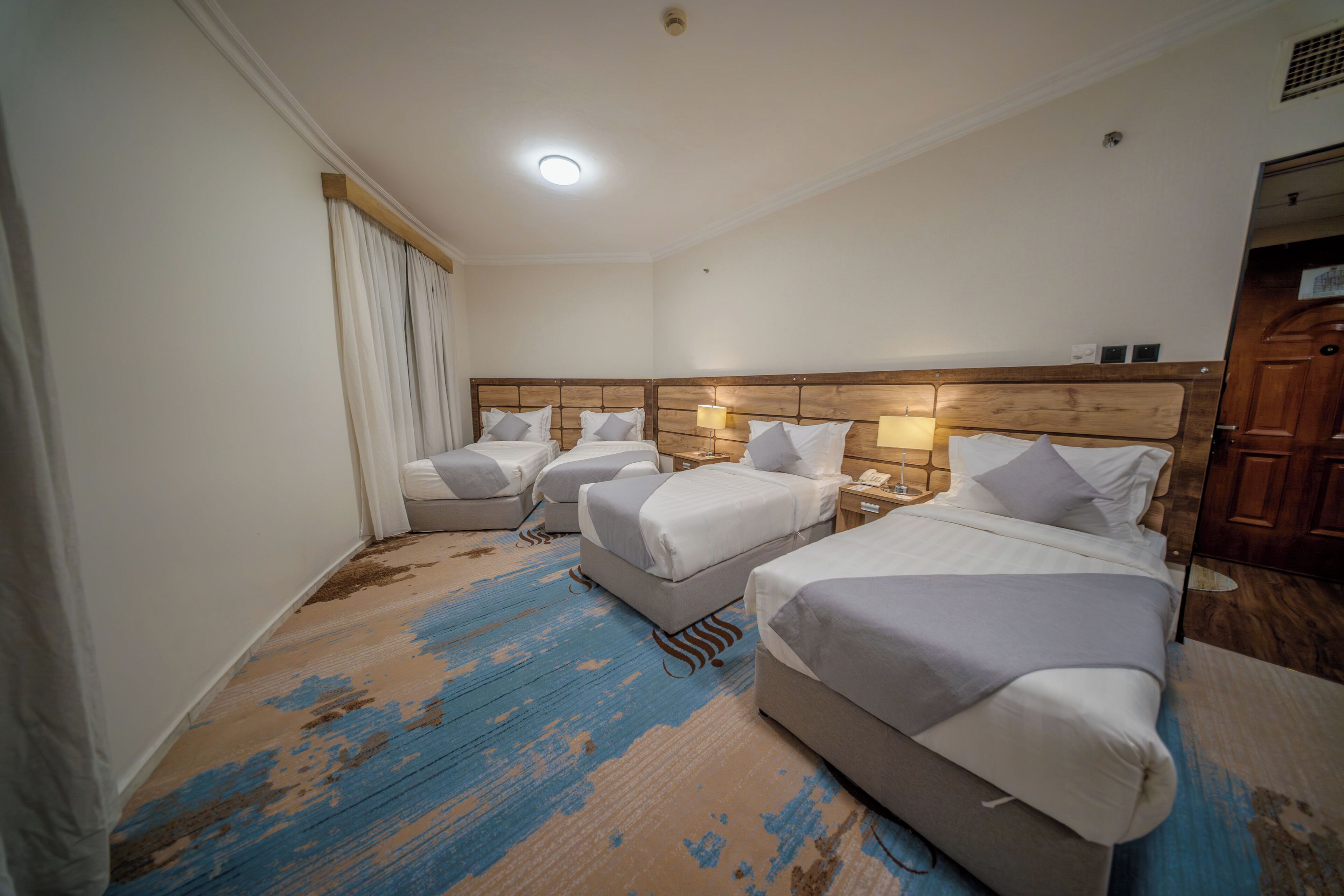 Een kluis op de kamer, verduisterende gordijnen