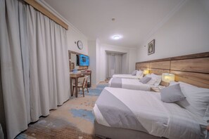 Dreibettzimmer | Zimmersafe, Verdunkelungsvorhänge, Bügeleisen/Bügelbrett