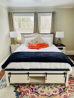 2 dormitoris, escriptori i planxa i posts de planxar