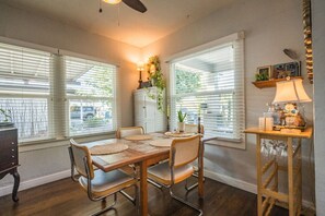 Dining - Green Gables Getaway (Phoenix)