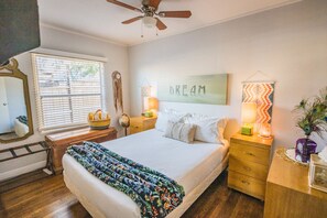 1 bedroom, desk, iron/ironing board, WiFi - Green Gables Getaway (Phoenix)