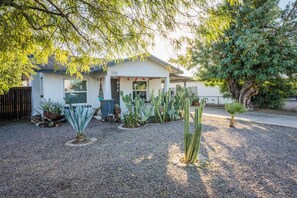 Property grounds - Green Gables Getaway (Phoenix)