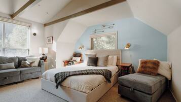 3 bedrooms, iron/ironing board, internet, bed sheets