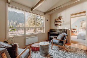 3 soverom, strykejern/-brett, internettilgang og sengetøy