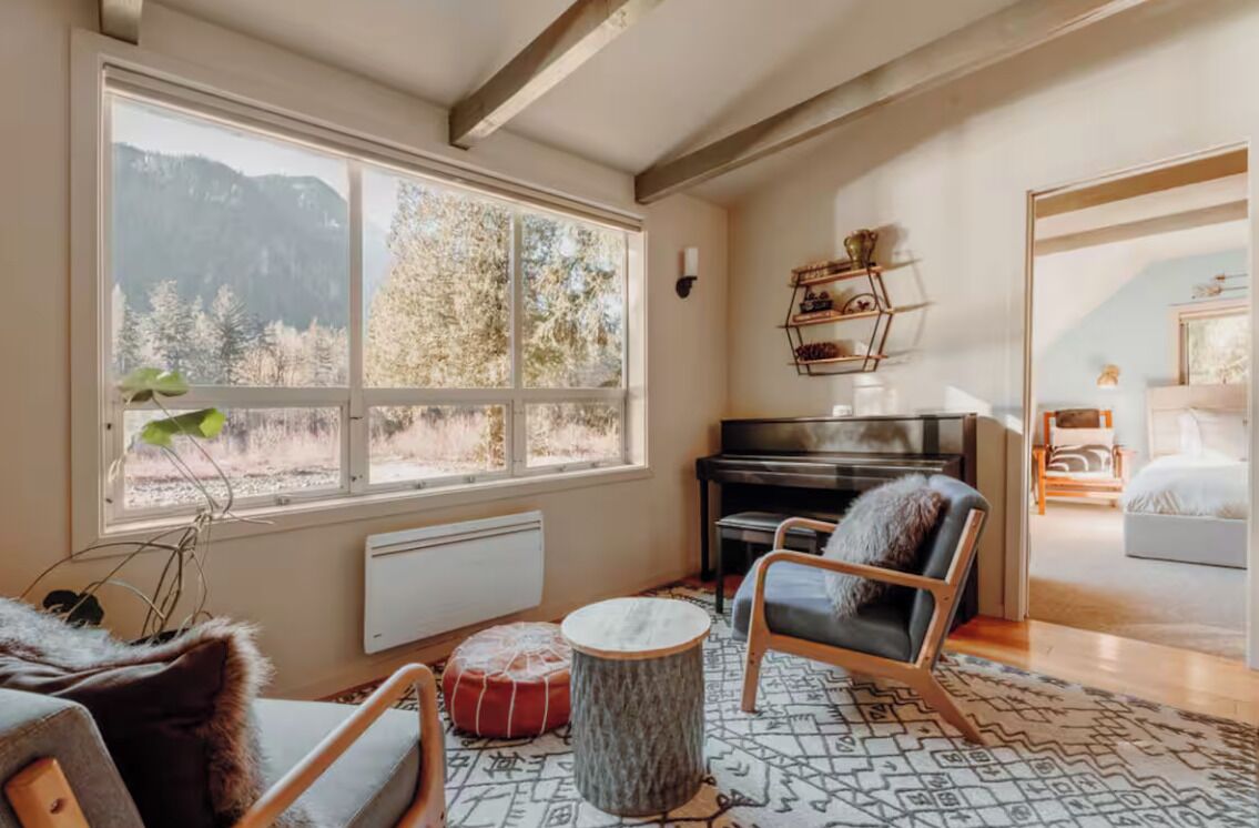 3 bedrooms, iron/ironing board, internet, bed sheets