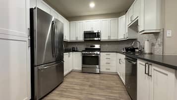 Micro-ondes, plaque de cuisson, lave-vaisselle