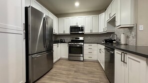 Micro-ondes, plaque de cuisson, lave-vaisselle