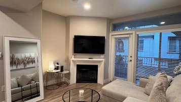 Télévision, cheminée