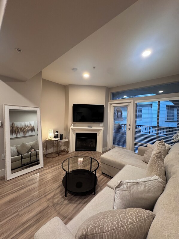 Télévision, cheminée