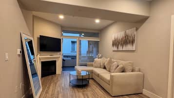 Télévision, cheminée