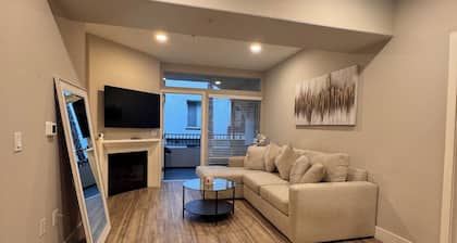 Modern 2BD Next to The Grove