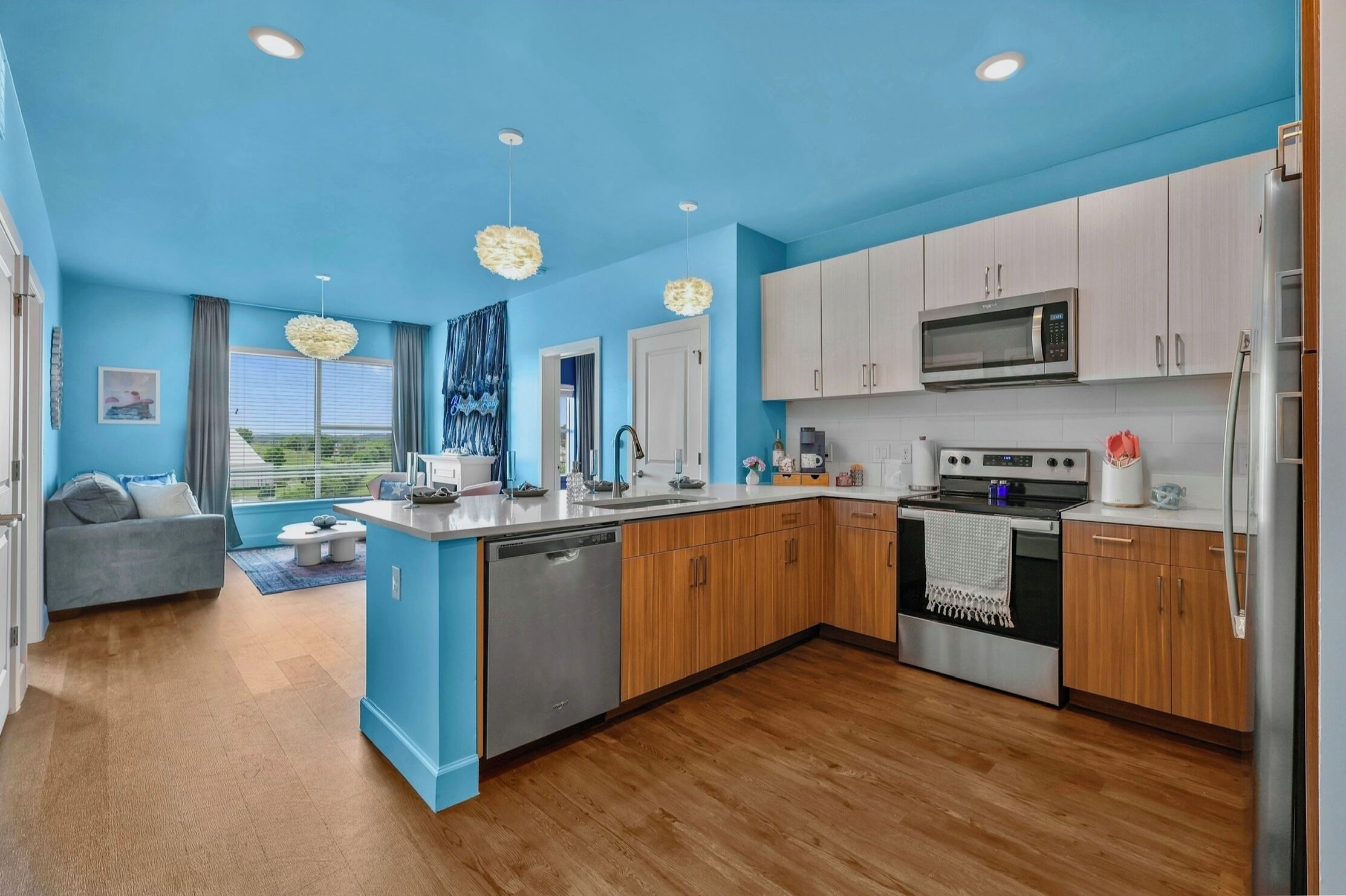 Kylskåp, mikrovågsugn, ugn och spishäll