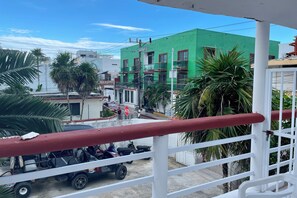 Vista frontal de la propiedad