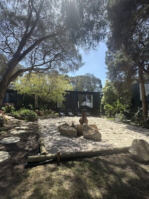 المنطقة المحيطة بالمنشأة