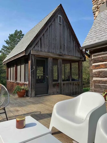 200 year-old modern log cabin on 40 acres with hot tub & nearby ski hill