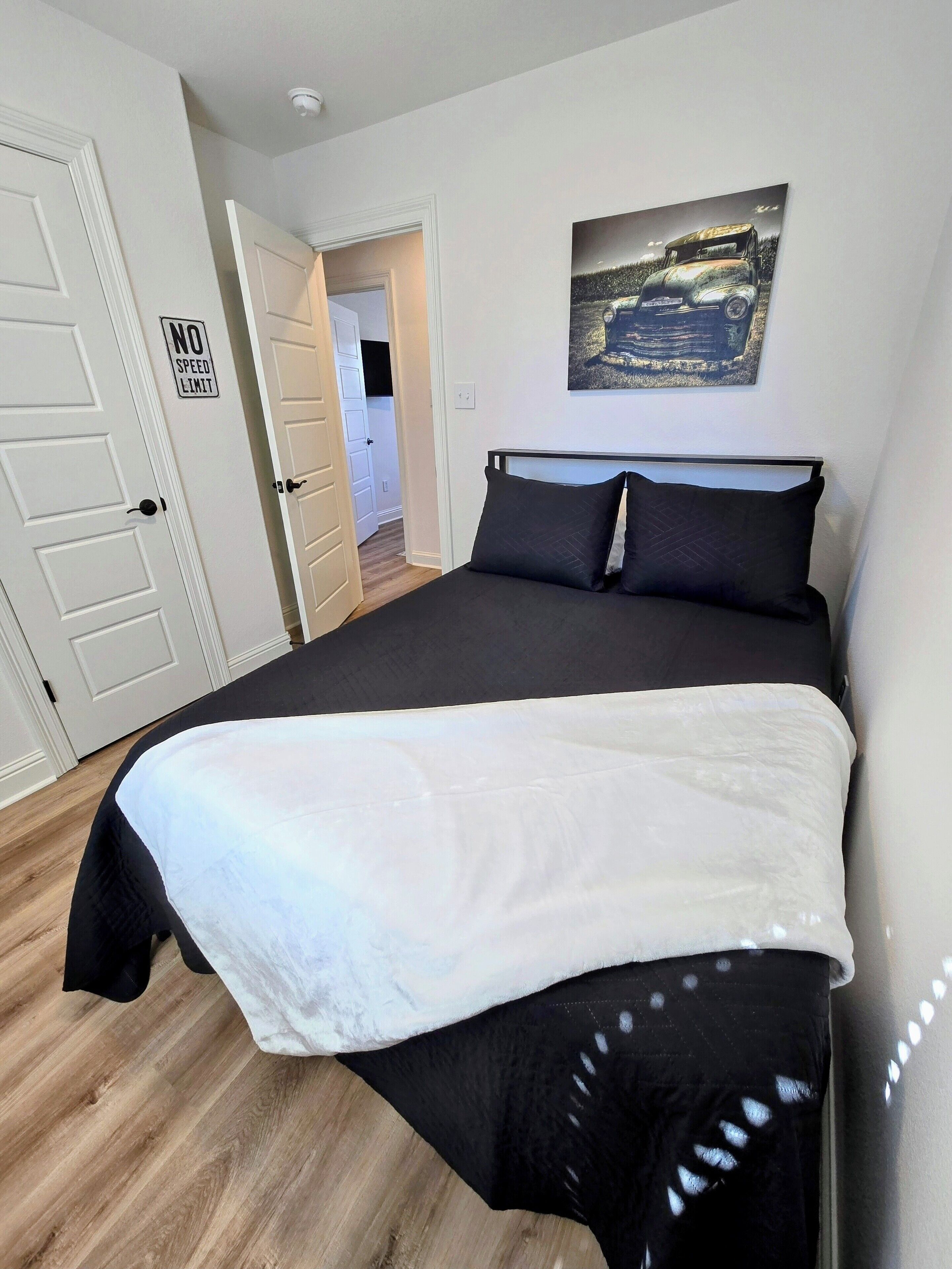 3 chambres, fer et planche à repasser, Wi-Fi, draps fournis