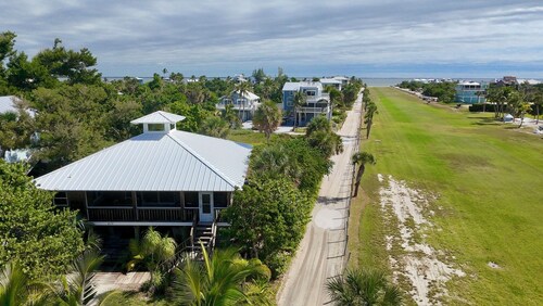 RUNWAY TO PARADISE– Charming 2 Bedroom Airstrip Home, Walk to Beach!