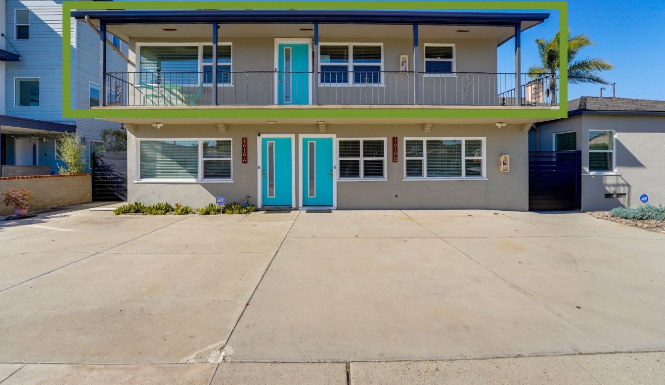 Upstairs unit in a triplex