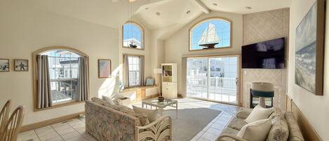 Smart-TV, peis og bøker