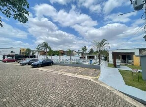 المنطقة المحيطة بالمنشأة