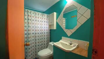 SĂšche-cheveux, serviettes fournies, savon, papier toilette