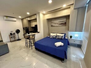 1 chambre, bureau, fer et planche à repasser, Wi-Fi gratuit