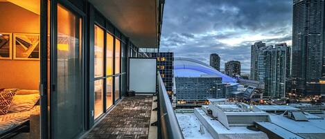 Suite Confort, vistas parciales al lago | Terraza o patio