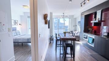 Comfort Suite, Partial Lake View | Living area