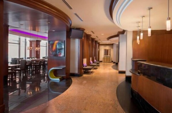 Comfort Suite, Partial Lake View | Living area