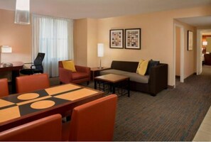 Comfort Suite, Partial Lake View | In-room dining