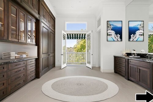 Luxurious Beverly Crest Resort in Beverly Hills 90210 Private Road