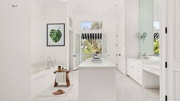 SĂšche-cheveux, serviettes fournies, savon, papier toilette