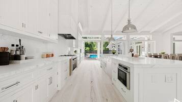 Micro-ondes, four, plaque de cuisson, lave-vaisselle