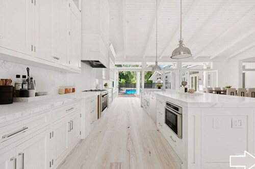 Luxurious Beverly Crest Resort in Beverly Hills 90210 Private Road