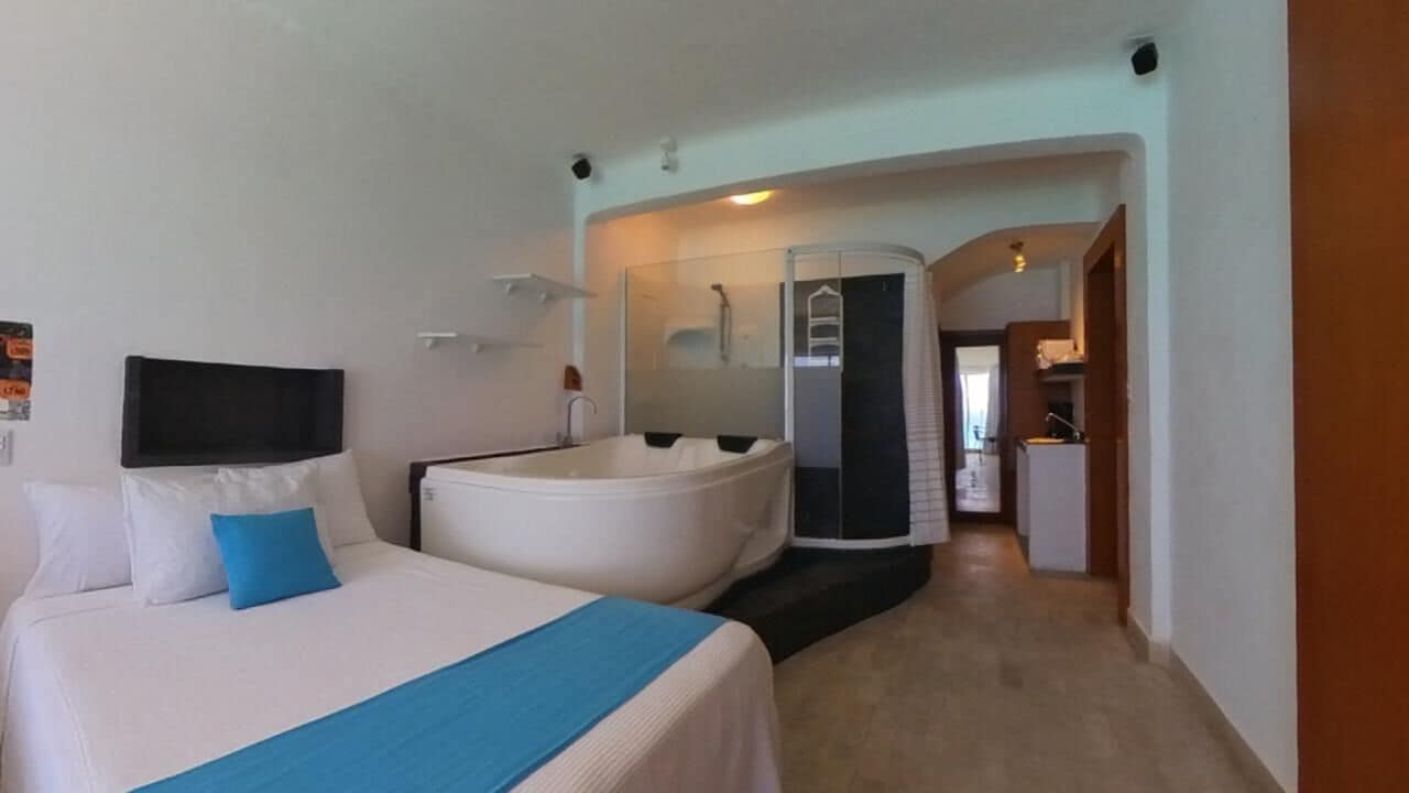 Suite Supérieure, bain à remous, vue mer | Coffres-forts dans les chambres, rideaux occultants