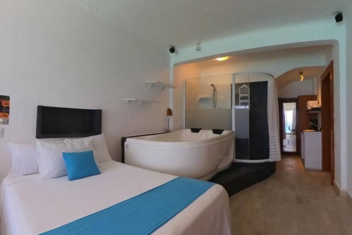 Superior Suite, Hot Tub, Sea View