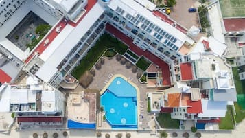 Vista frontal de la propiedad