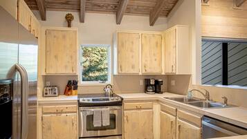 Frigorífic, microones, forn i placa de cuina