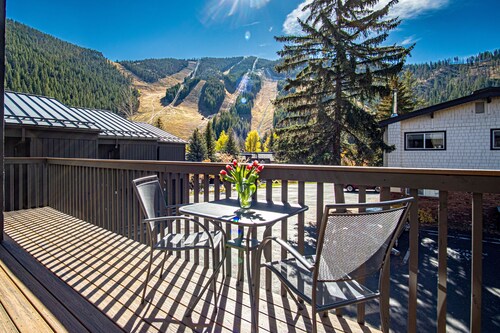 Snow Run Haven Warm Springs - Walk to SV Ski Lifts