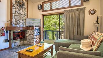 Smart TV, fireplace, DVD player, stereo