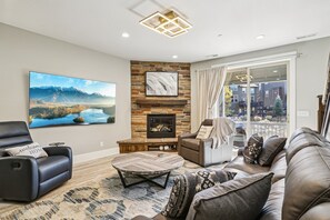 TV connectée, cheminée, espaces bureaux